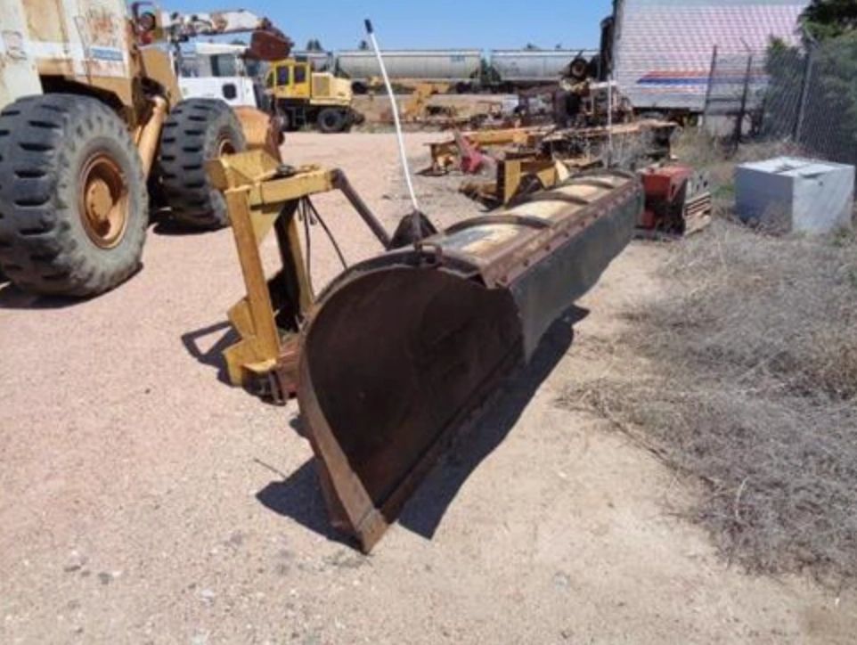 FALLS 11' SNOW PLOW QUICK ATTACH FOR FRONT END LOADER 1988 MODEL